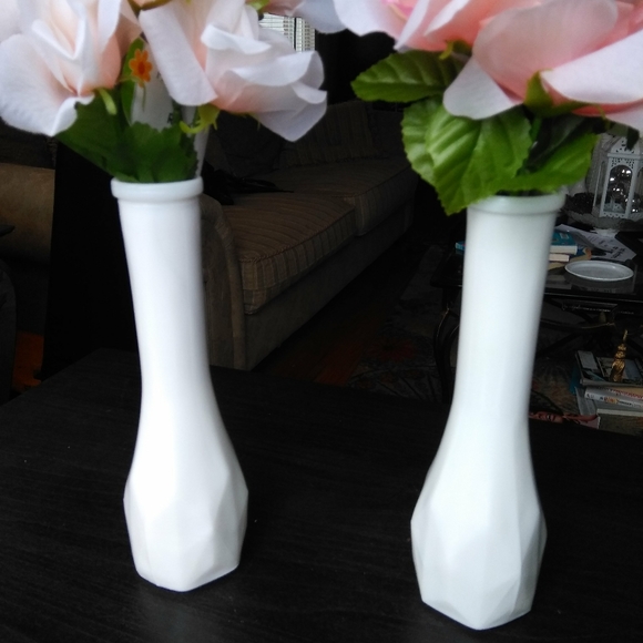 2 Vintage Milkglass Bud vase set - Picture 1 of 4